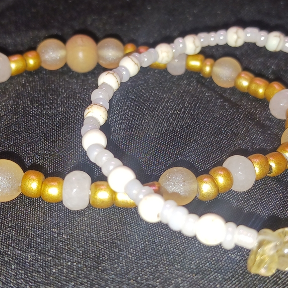 Elegant Gold and White Beaded Bracelet Set - Picture 1 of 5